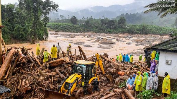 Heavy Rain: ಕೇರಳದಲ್ಲಿ ಮರುಕಳಿಸಿದ ಭೀಕರ ದುರಂತ: ಭಾರೀ ಭೂಕುಸಿತ 7 ಜನ ಕಣ್ಮರೆ!, ಇಲ್ಲಿದೆ ವೈರಲ್ ವಿಡಿಯೋ