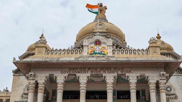 IAS Officers Transfer: ಐವರು ಐಎಎಸ್‌ ಅಧಿಕಾರಿಗಳ ದಿಢೀರ್ ವರ್ಗಾವಣೆ ಮಾಡಿ ರಾಜ್ಯ ಸರ್ಕಾರ ಆದೇಶ