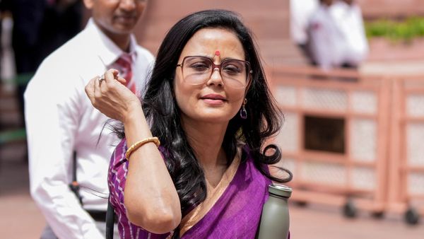 Mahua Moitra: ಭಾರತಕ್ಕಿಂತ ಬಾಂಗ್ಲಾದೇಶವೇ ಬೆಟರ್‌: ಸಂಸದೆ ಮಹುವಾ ಮೋಯಿತ್ರಾ ವಿವಾದಾತ್ಮಕ ಹೇಳಿಕೆ