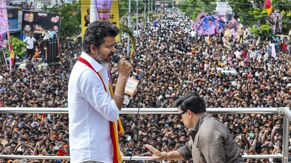 CM Vijay: ಕರೂರು ಕಾಲ್ತುಳಿತ ಪ್ರಕರಣ: ಸಂತ್ರಸ್ತರ ಕುಟುಂಬಗಳಿಗೆ ಸರ್ಕಾರಿ ಉದ್ಯೋಗ ನೇಮಕಾತಿ ಪತ್ರ ವಿತರಣೆಯ ಘೋಷಣೆ