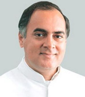 രാജീവ്‌ ഗാന്ധിയുടെ പ്രതിമയെ അവഹേളിച്ചു