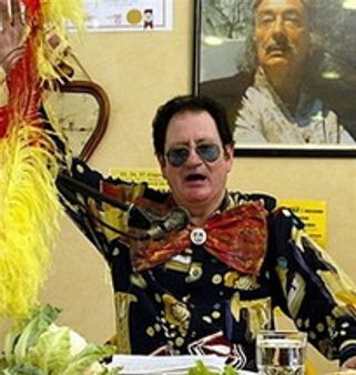 സംസാരിച്ച്‌ സംസാരിച്ച്‌ ലൂയിസ്‌ ഗിന്നസ്‌ ബുക്കില്‍