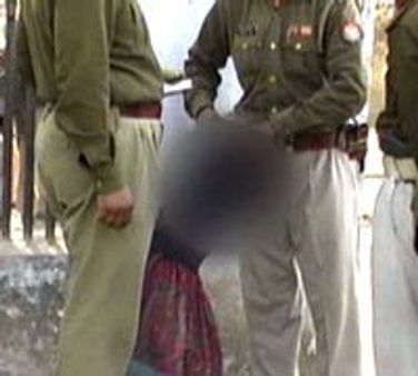 6വയസ്സുകാരിയെ മര്‍ദ്ദിച്ച പൊലീസുകാര്‍ക്ക്‌ സസ്‌പെന്‍ഷന്‍