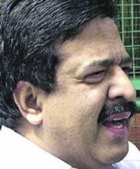 വിഎസിന്റെ ഭൂമി വിതരണം തട്ടിപ്പെന്ന് ചെന്നിത്തല