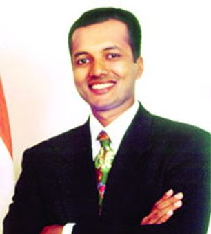 കൊണ്‍ഗ്രസ്‌ സ്ഥാനാര്‍ത്ഥിയ്‌ക്ക്‌ ചെരുപ്പേറ്‌