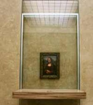 കപ്പെറിഞ്ഞിട്ടും മോണോലിസയുടെ ചിരി മാഞ്ഞില്ല