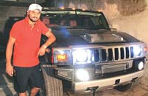 ഹമ്മറില്‍ ചുറ്റിയടിച്ച ഹര്‍ഭജന്‌ പിഴ