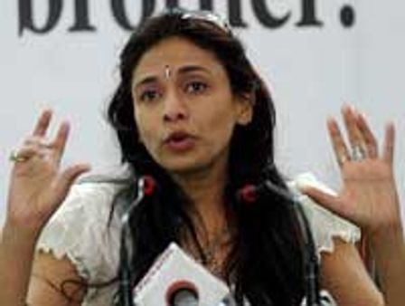 ആനന്ദ്‌ ജോണിന്റെ സഹോദരിക്കെതിരെ കേസ്‌