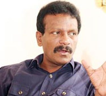 സുരേഷ് കുമാറിനെ സര്‍വ്വീസില്‍ തിരിച്ചെടുത്തു