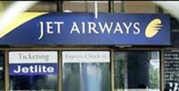 പൈലറ്റുമാരുടെ സമരം തുടരുന്നു