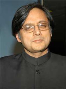 തരൂരിന്റെ ഇഫ്‌താറും പഞ്ചനക്ഷത്രത്തില്‍