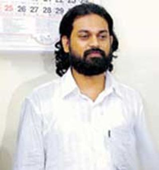 ജയിലില്‍ സന്തോഷ്‌ മാധവന്‌ നെയ്‌ത്തുജോലി