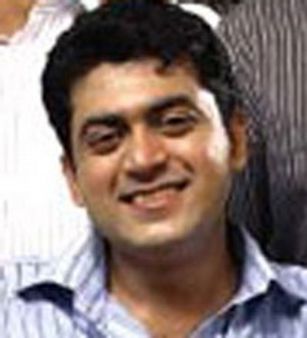 പോളിന്‌ ഇറാന്‍ സുന്ദരികളുമായി ബന്ധം?