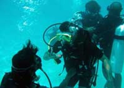 മാലിമന്ത്രിമാര്‍ കടലിനടിയില്‍ യോഗം ചേര്‍ന്നു