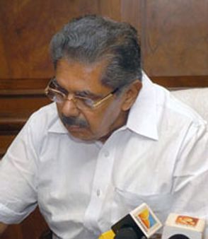 സിപിഎമ്മിന്റെ ആരോപണത്തോട്‌ പ്രതികരിക്കുന്നില്ല:രവി