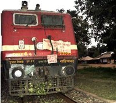 മാവോവാദികള്‍ തീവണ്ടി ഡ്രൈവര്‍മാരെ ബന്ദികളാക്കി