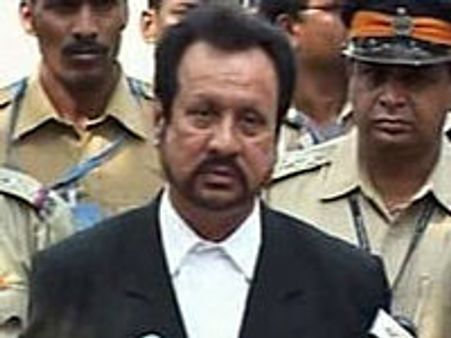 കസബിന്റെ അഭിഭാഷകനെ പുറത്താക്കി