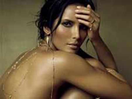 നൂല്‍ബന്ധമില്ലാതെ പത്മാ ലക്ഷ്മി