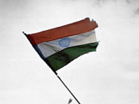 രാത്രിയിലും പതാക ഉയര്‍ത്തിക്കെട്ടാം