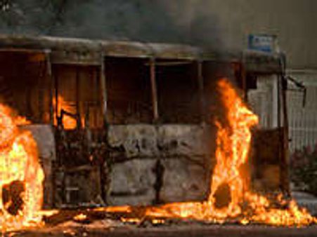 ബസ് കത്തിക്കല്‍: രണ്ടുപേരെക്കൂടി പ്രതിചേര്‍ത്തു