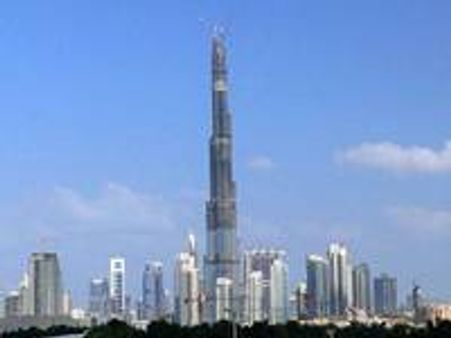 മാനം ഭേദിയ്ക്കുന്ന പെരുമയുമായി ബുര്‍ജ് ദുബയ്