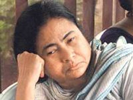 സിംഗൂരിന്റെ പ്രേതം മമതയെ വേട്ടയാടുന്നു