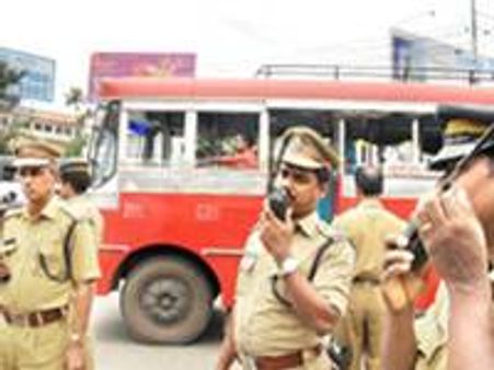 എസ്മ പ്രഖ്യാപിച്ചു; ബസ് സമരം തീര്‍ന്നേയ്ക്കും