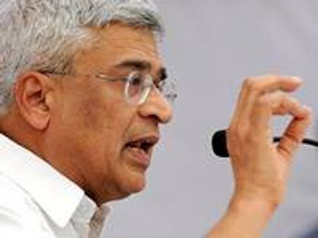 പാര്‍ട്ടി മതവിശ്വാസത്തിനെതിരല്ല: കാരാട്ട്