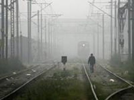 യുപിയില്‍ തീവണ്ടികള്‍ കൂട്ടിയിച്ചു; 3 മരണം