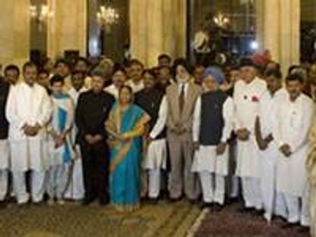 പണിയില്ലെന്ന പരാതിയുമായി സഹമന്ത്രിമാര്‍