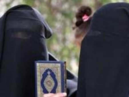 ബുര്‍ഖയില്ലാതെ ഫോട്ടോ എടുക്കാം: സംഘനടകള്‍