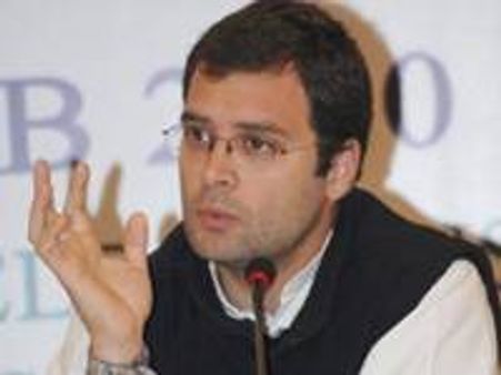 രാഹുല്‍ മുംബൈയിലെ ലോക്കല്‍ തീവണ്ടിയില്‍