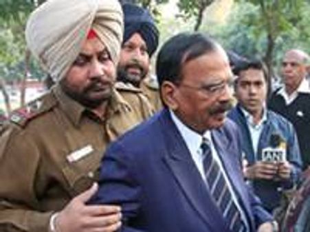 രുചിക കേസ്: റാത്തോഡിന് കോടതിയില്‍ കുത്തേറ്റു