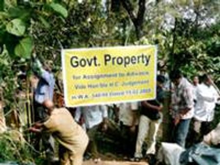 ശ്രേയാംസിന്റെ ഭൂമിയില്‍ ബോര്‍ഡ് വച്ചത് തെറ്റ്