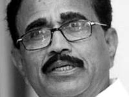 പത്മലോചനനെതിരെ കൊല്ലത്ത് പോസ്റ്ററുകള്‍