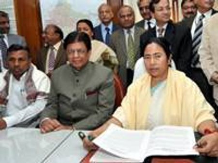 മമത ബജറ്റ് ജനപ്രിയ ട്രാക്കില്‍ തന്നെയെന്ന് സൂചന