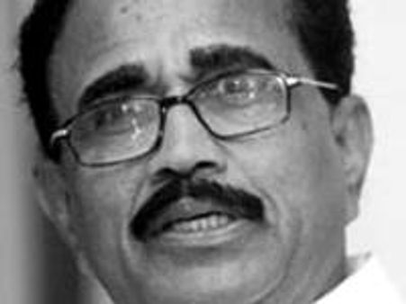 പത്മലോചനന്റെ രാജിക്കത്ത് നിരസിച്ചു