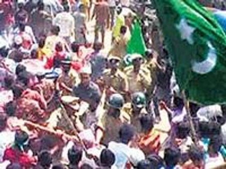 തസ്ലിമയുടെ പര്‍ദ പരാമര്‍ശം: ഷിമോഗയില്‍ സംഘര്‍ഷം