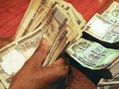 ബ്ലേഡുകാരന്‍ ഗര്‍ഭിണിയെ ചവിട്ടി വീഴ്ത്തി