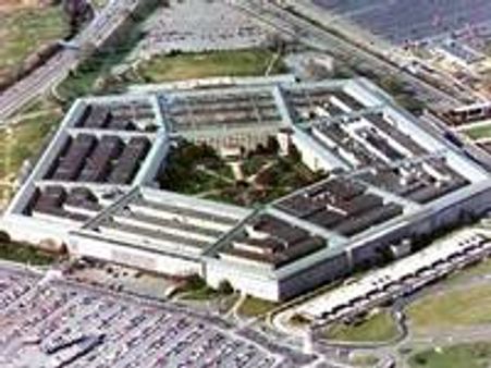 2 പെന്റഗണ്‍ ഉദ്യോഗസ്ഥര്‍ക്ക് വെടിയേറ്റു