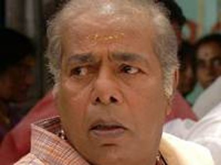 ഡാം 999 സെറ്റില്‍ തിലകന്റെ സത്യഗ്രഹം