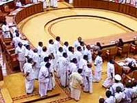 മാര്‍ക്ക് തിരിമറി: പ്രതിക്ഷം വീണ്ടും സഭ വിട്ടു