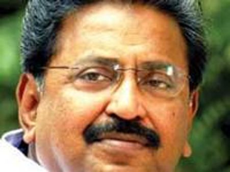 ബച്ചന്‍ സിപിഎം തീരുമാനത്തെ കോണ്‍ എംപി അനുകൂലിച്ചു