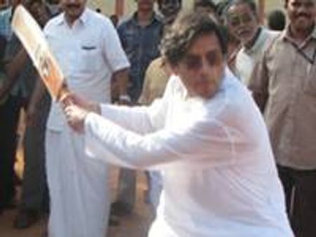 ഐപിഎല്‍ ലേലത്തില്‍ പങ്കാളിയായിരുന്നില്ല: തരൂര്‍