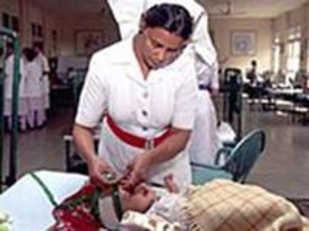 ഫോണില്‍ സംസാരം; നഴ്‌സ് കുഞ്ഞിന്റെ വിരലറുത്തു