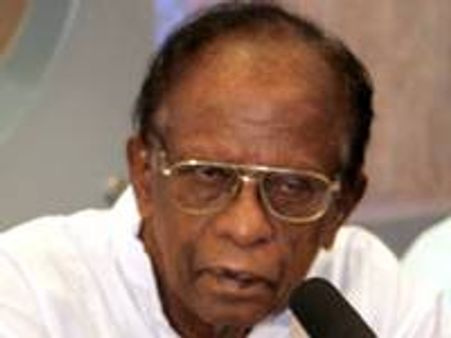 ഡി ലിറ്റ് നല്‍കേണ്ടത് താരങ്ങള്‍ക്കല്ല: അഴീക്കോട്