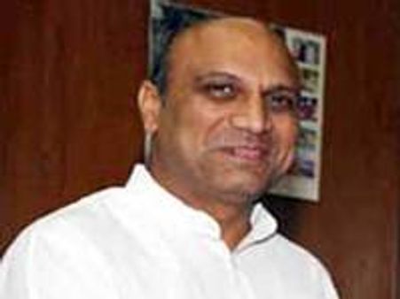 കേന്ദ്രമന്ത്രിയുടെ അകമ്പടി വാഹനമിടിച്ച് 5മരണം