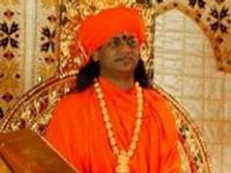 കിടപ്പറയ്ക്ക് ഭക്തനെ കാവല്‍ നിര്‍ത്തിയ നിത്യാനന്ദ