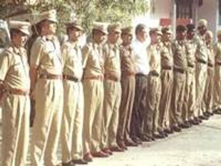 വൃദ്ധര്‍ക്ക് സഹായഹസ്തവുമായി പൊലീസ് ഇനി വീട്ടില്‍