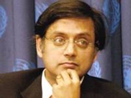 എന്റെ ട്വീറ്റുകള്‍ ആകാശവാണിപോലെ: തരൂര്‍